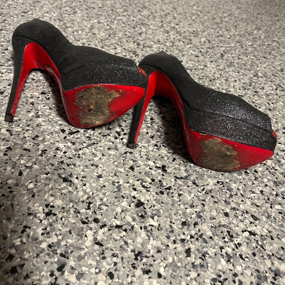 Christian Louboutin - Picture 2 of 3